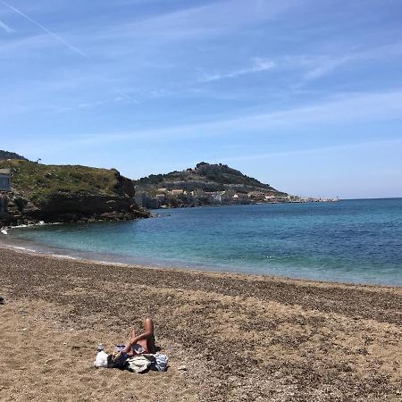 Le Cabanon Bleu Sur La Plage Marseille Exteriör bild